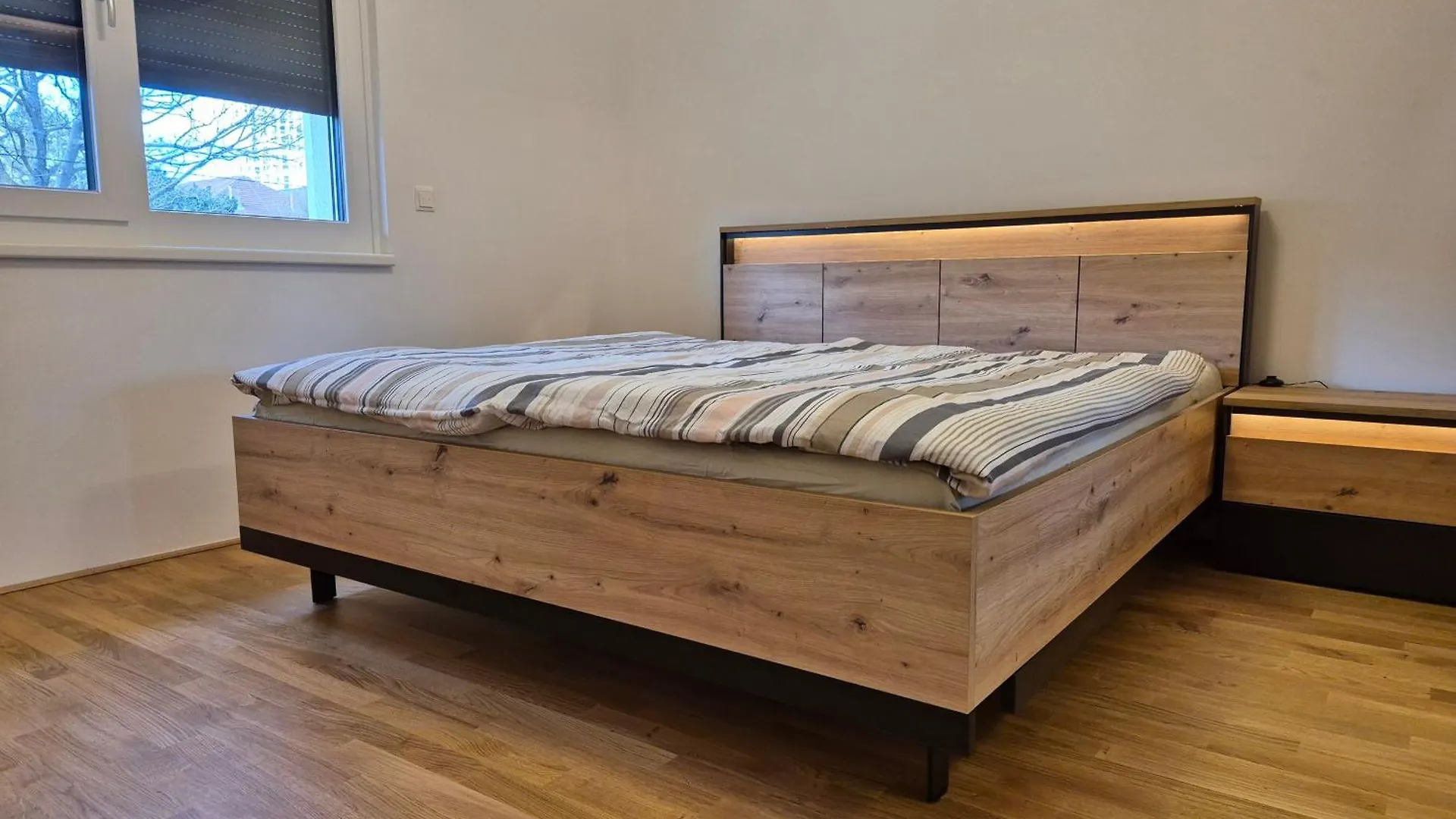 Near Lake Stylish Furnished Apartment Vienne